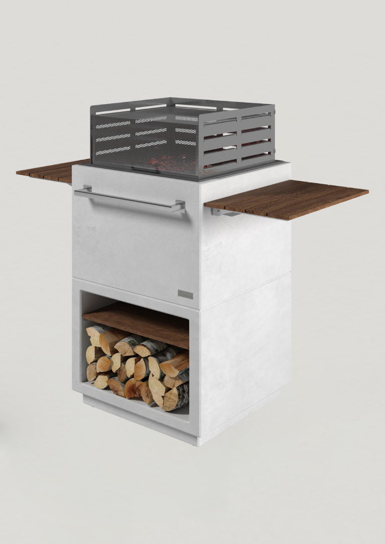 Modern eldstad med träförvaringsutrymme och sidobord i trä. Eldstaden har en metallisk ram och är fylld med vedträn. Perfekt för utomhusbruk.