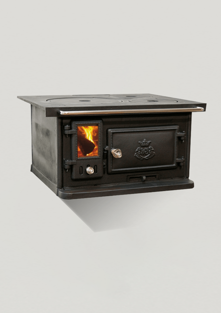 Svart vedeldad köksspis i gjutjärn, med eld synlig genom glaslucka. Stilren design, idealisk för matlagning och uppvärmning. Perfekt för rustik inredning.